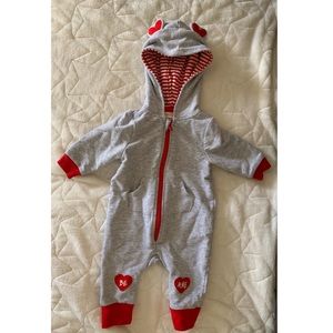 “Be Mine” unisex Valentines outfit